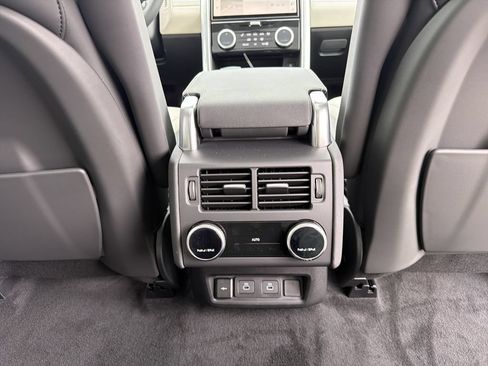 New 2026 Land Rover Discovery Limited Edition AWD/4WD image 19