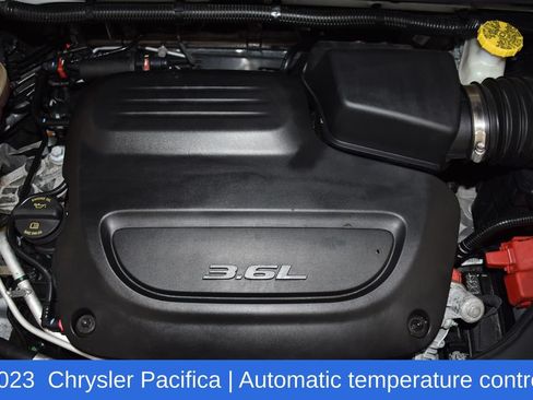 Used 2023 Chrysler Pacifica Limited FWD image 7