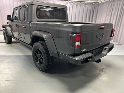 Used 2022 Jeep Gladiator Willys image 5