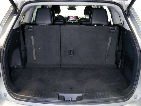 Used 2020 Toyota Highlander XLE AWD/4WD image 23