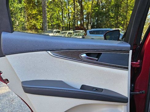 Used 2016 Lincoln MKX Reserve w/ Technology Package image 30