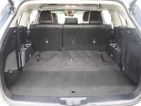 Used 2023 Toyota Highlander XLE image 7