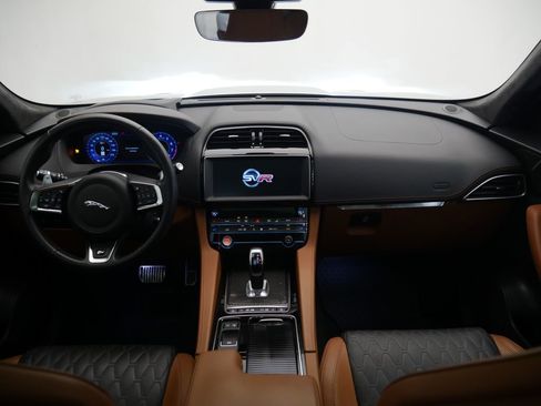 Used 2019 Jaguar F-PACE SVR image 35