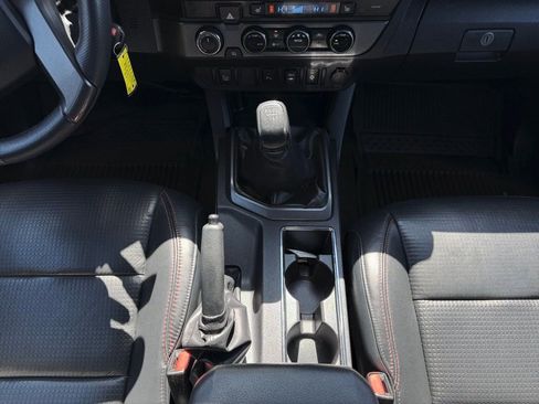 Used 2017 Toyota Tacoma TRD Pro image 2