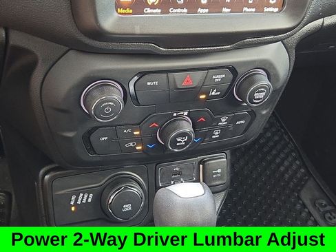 Used 2023 Jeep Renegade Latitude w/ Premium Group image 12