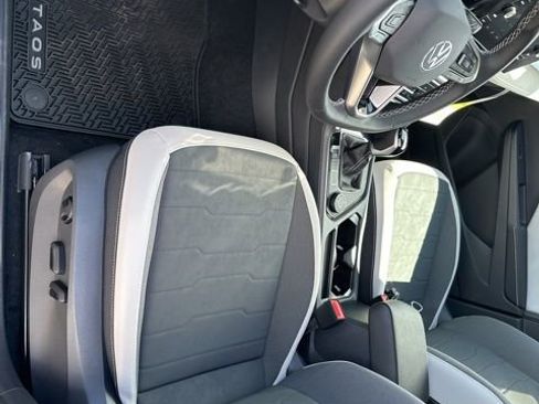 New 2026 Volkswagen Taos SE AWD/4WD image 9