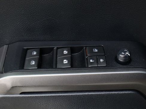 Used 2019 Toyota Tacoma TRD Off-Road AWD/4WD image 18