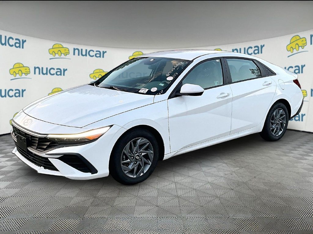 Used 2024 Hyundai Elantra SEL FWD image 3