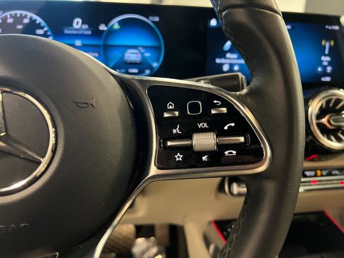 Used 2023 Mercedes-Benz EQB 300 4MATIC image 14