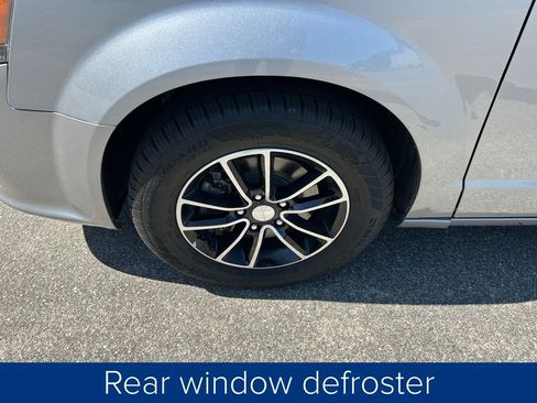 Used 2019 Dodge Grand Caravan SE image 14