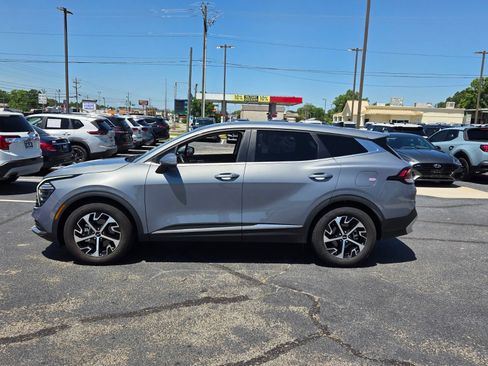 Used 2025 Kia Sportage EX FWD image 4
