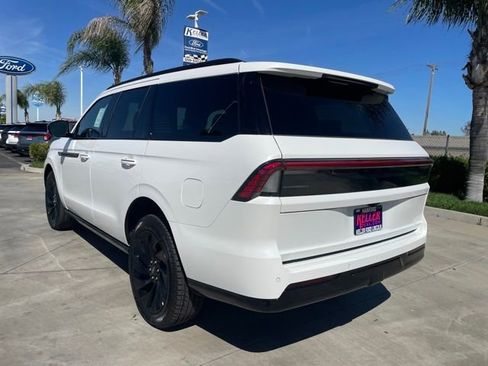 New 2026 Lincoln Navigator Reserve AWD/4WD image 3
