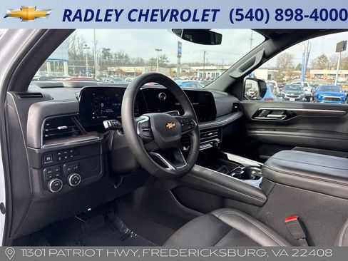 Certified 2025 Chevrolet Suburban LT AWD/4WD image 4