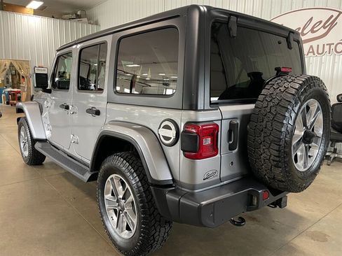 Used 2018 Jeep Wrangler Unlimited Sahara w/ Uconnect 4C Nav & Sound Group AWD/4WD image 3