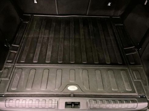 Certified 2025 Land Rover Discovery Dynamic SE AWD/4WD image 33