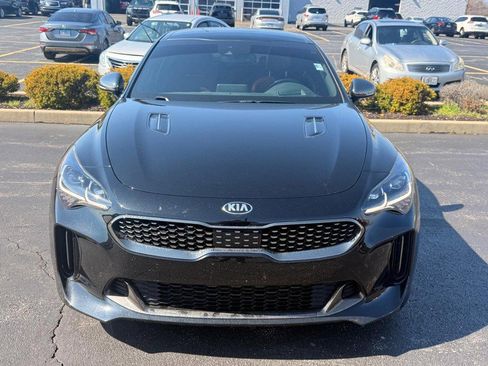 Used 2018 Kia Stinger GT2 image 2
