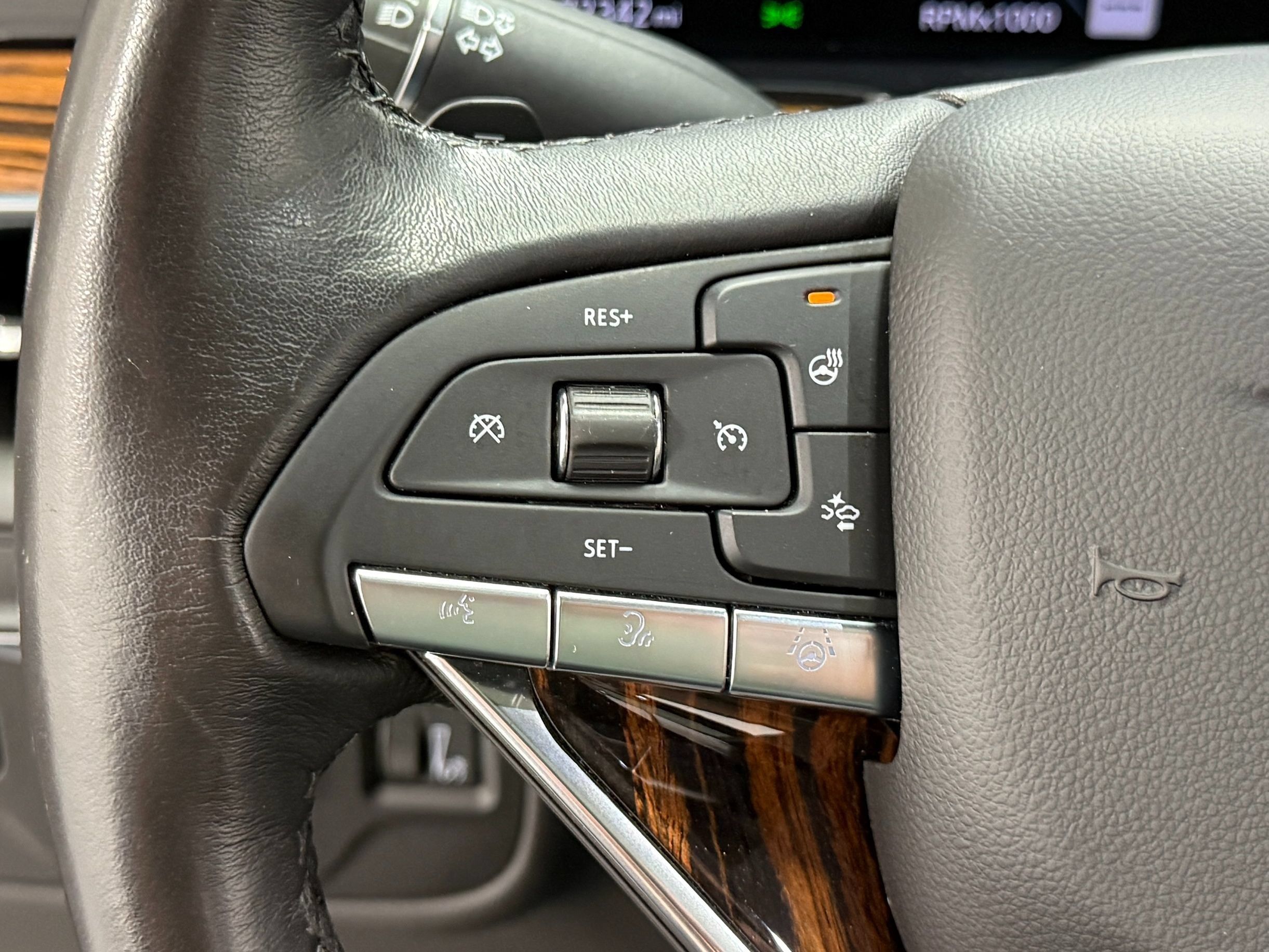 Used 2023 Cadillac Escalade ESV Premium Luxury AWD/4WD image 21