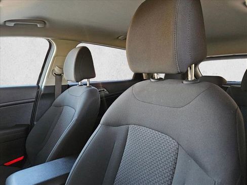 Used 2025 Kia Sportage LX image 18