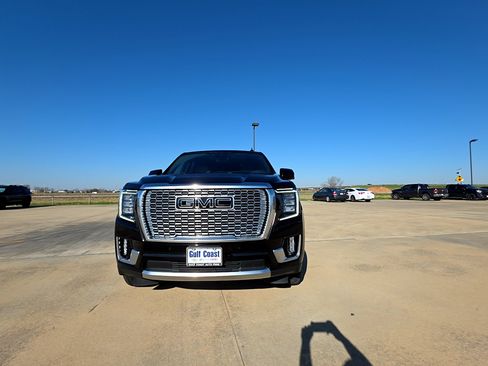 Used 2023 GMC Yukon Denali w/ Denali Reserve Package image 5