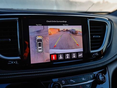 New 2027 Chrysler Pacifica Select FWD image 29
