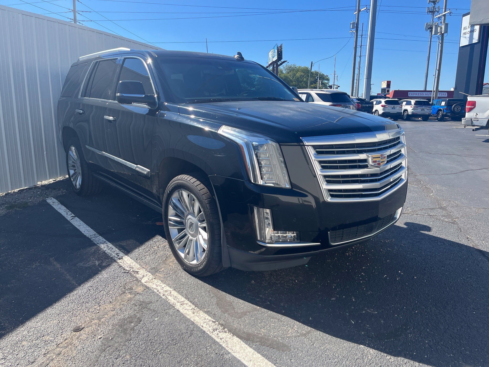 Used 2015 Cadillac Escalade Platinum AWD/4WD image 1
