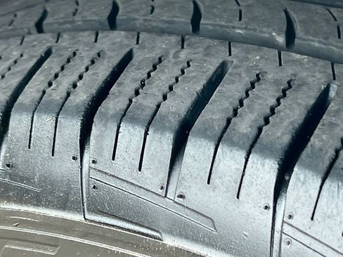 Used 2023 Chrysler Pacifica Touring-L FWD image 9