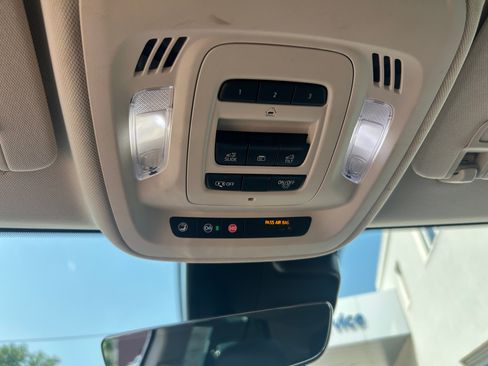 Used 2022 Buick Envision Essence w/ Technology Package II AWD/4WD image 34