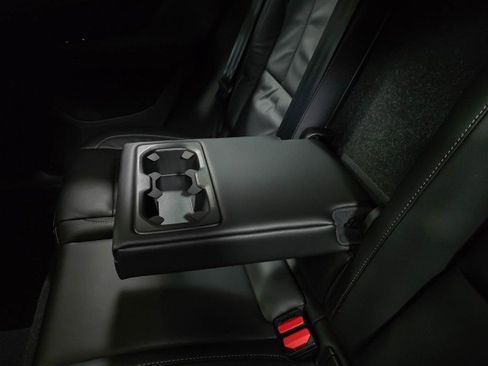 Used 2023 Volvo XC40 B5 Ultimate image 17