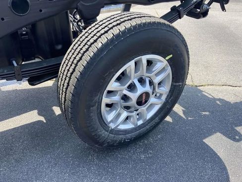 New 2026 GMC Sierra 2500 Pro w/ Convenience Package RWD image 7