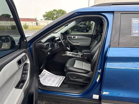 Used 2022 Ford Explorer XLT w/ Equipment Group 202A AWD/4WD image 9