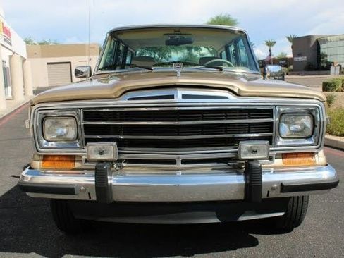 Used 1990 Jeep Grand Wagoneer image 10