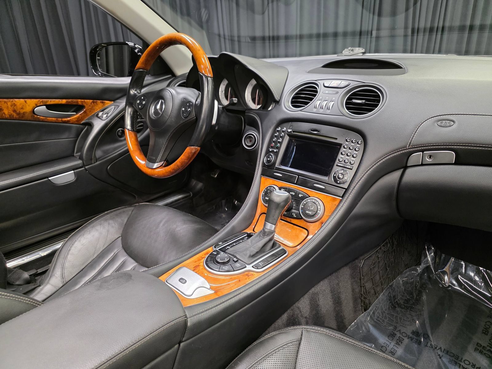 Used 2011 Mercedes-Benz SL 550 image 34