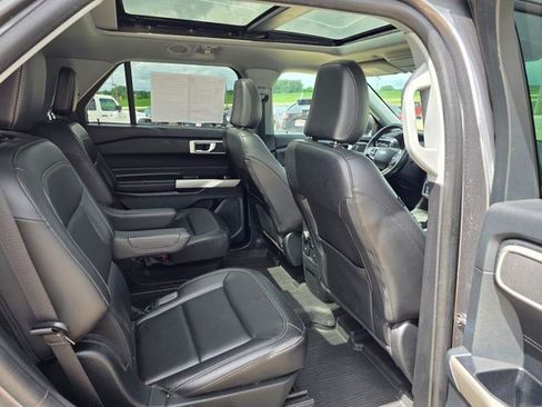 Used 2023 Ford Explorer XLT w/ Equipment Group 202A AWD/4WD image 14