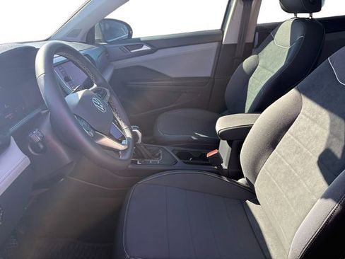 New 2024 Volkswagen Taos SE image 9