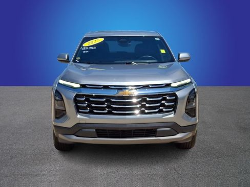 Used 2025 Chevrolet Equinox LT FWD image 2