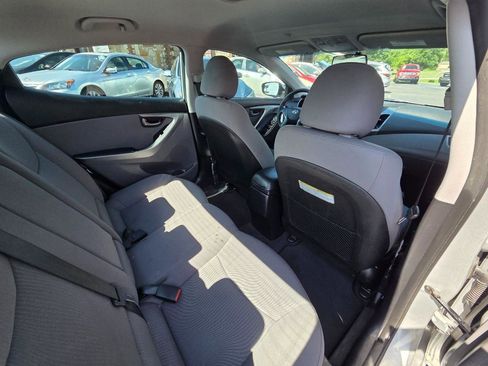 Used 2016 Hyundai Elantra SE w/ Option Group 02 FWD image 15
