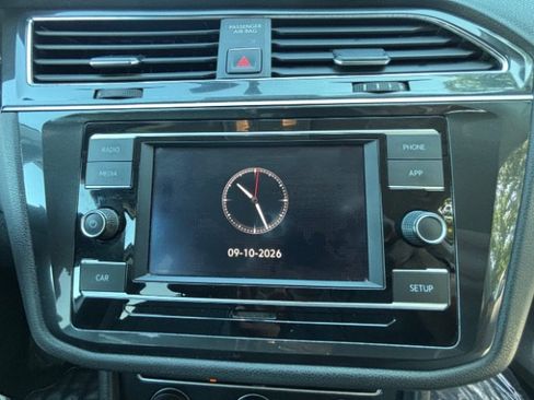 Used 2018 Volkswagen Tiguan S FWD image 12