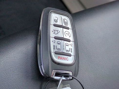 Used 2024 Chrysler Pacifica Touring-L image 28