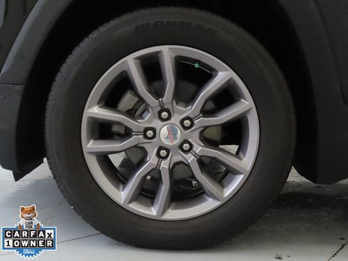 Used 2024 GMC Terrain SLT image 27