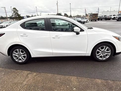 Used 2016 Scion iA FWD image 4