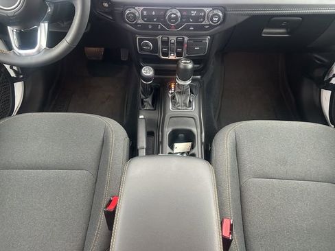 Used 2024 Jeep Wrangler Unlimited Sahara AWD/4WD image 16