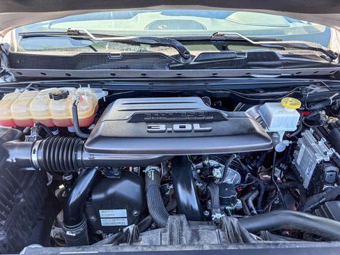 Used 2022 RAM 1500 Laramie w/ Off Road Group AWD/4WD image 25