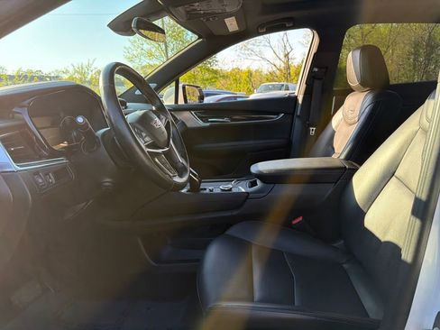 Certified 2023 Cadillac XT5 Premium Luxury AWD/4WD image 3