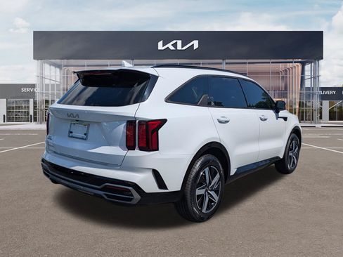 Certified 2023 Kia Sorento S FWD image 4