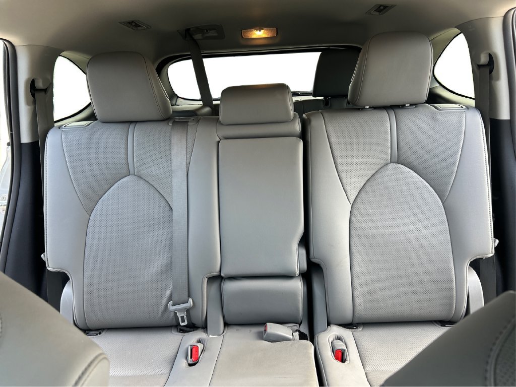 Used 2020 Toyota Highlander Limited FWD image 13