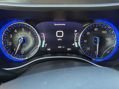 Used 2026 Chrysler Pacifica Select image 18