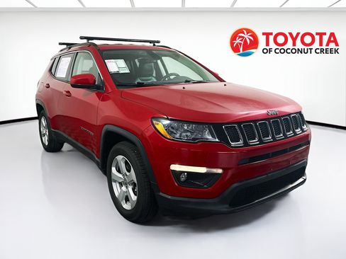 Used 2018 Jeep Compass Latitude FWD image 1