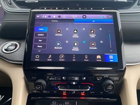 Used 2022 Jeep Grand Cherokee Limited w/ Luxury Tech Group II image 20