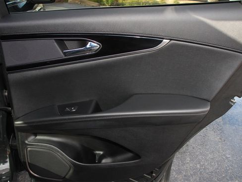 Certified 2023 Lincoln Nautilus FWD w/ Premium Package image 21