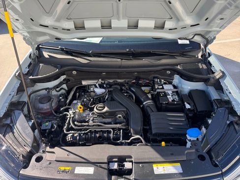 New 2026 Volkswagen Taos SE image 16